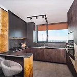 Skyview Luxury Retreat - Valentino Xcity Tower *