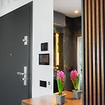 Skyview Luxury Retreat - Valentino Xcity Tower Apartmán