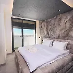 Skyview Luxury Retreat - Valentino Xcity Tower Appartement *
