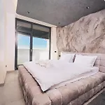 Appartement Skyview Luxury Retreat - Valentino Xcity Tower *