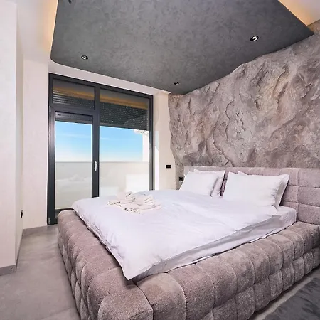 Apartment Skyview Luxury Retreat - Valentino Xcity Tower