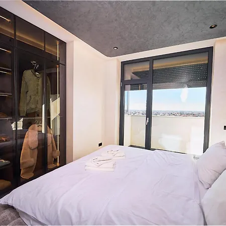 Skyview Luxury Retreat - Valentino Xcity Tower Appartamento