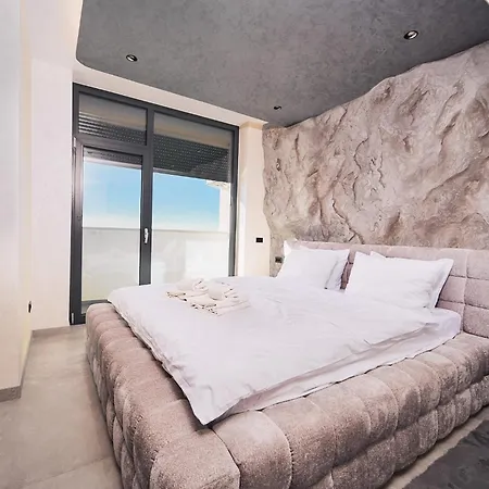Apartment Skyview Luxury Retreat - Valentino Xcity Tower *