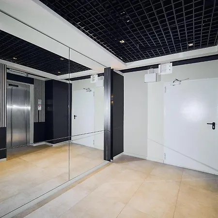 Skyview Luxury Retreat - Valentino Xcity Tower Apartment *