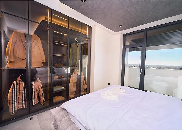 Skyview Luxury Retreat - Valentino Xcity Tower 아파트 티미쇼아라