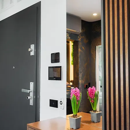 Skyview Luxury Retreat - Valentino Xcity Tower Апартаменты