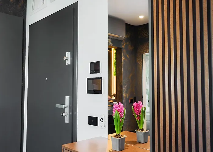 Skyview Luxury Retreat - Valentino Xcity Tower Апартаменты