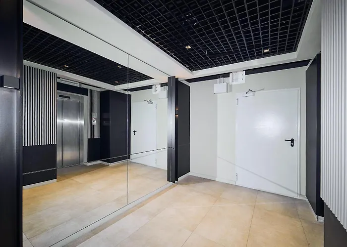 Skyview Luxury Retreat - Valentino Xcity Tower Апартаменты *